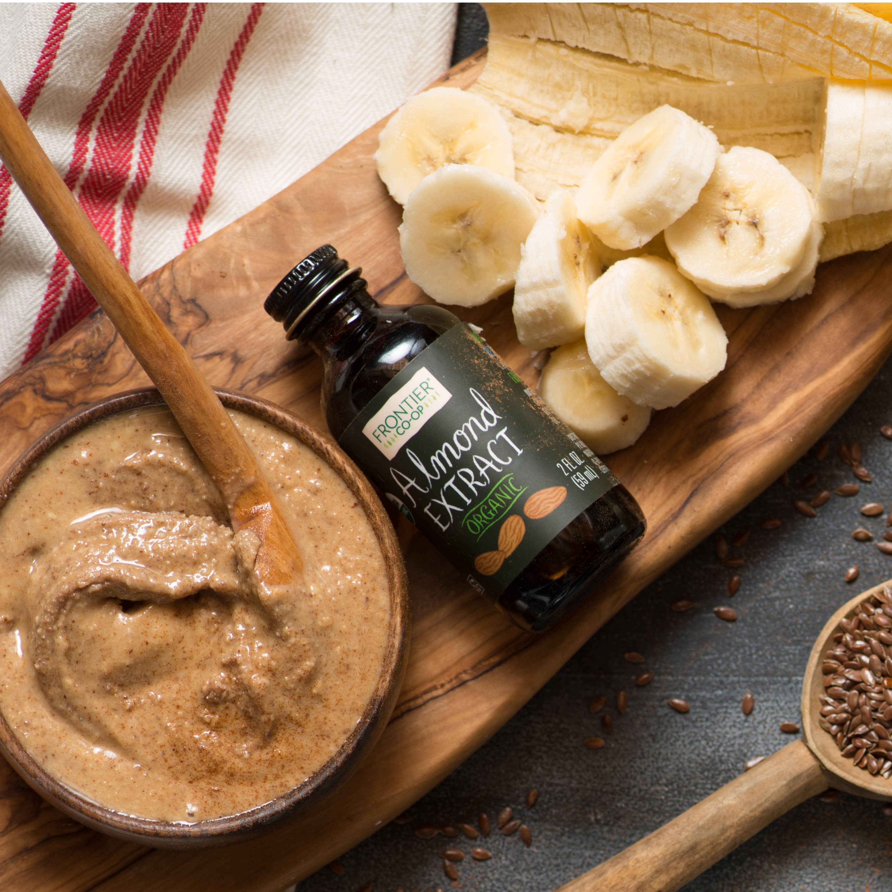 Almond Extract, Certified Organic, Kosher, Non-ETO 2 Fl. Oz.